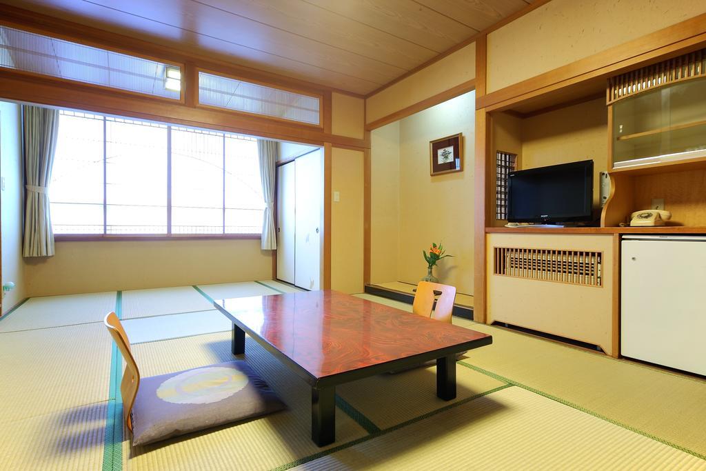 Hotel Awara Onsen Hot Spring Koubou Gurabaatei Habitación foto
