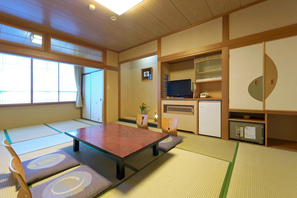 Hotel Awara Onsen Hot Spring Koubou Gurabaatei Habitación foto